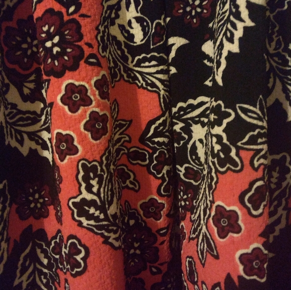 5. H&M: Floral pattern skirt - Picture 2 of 2